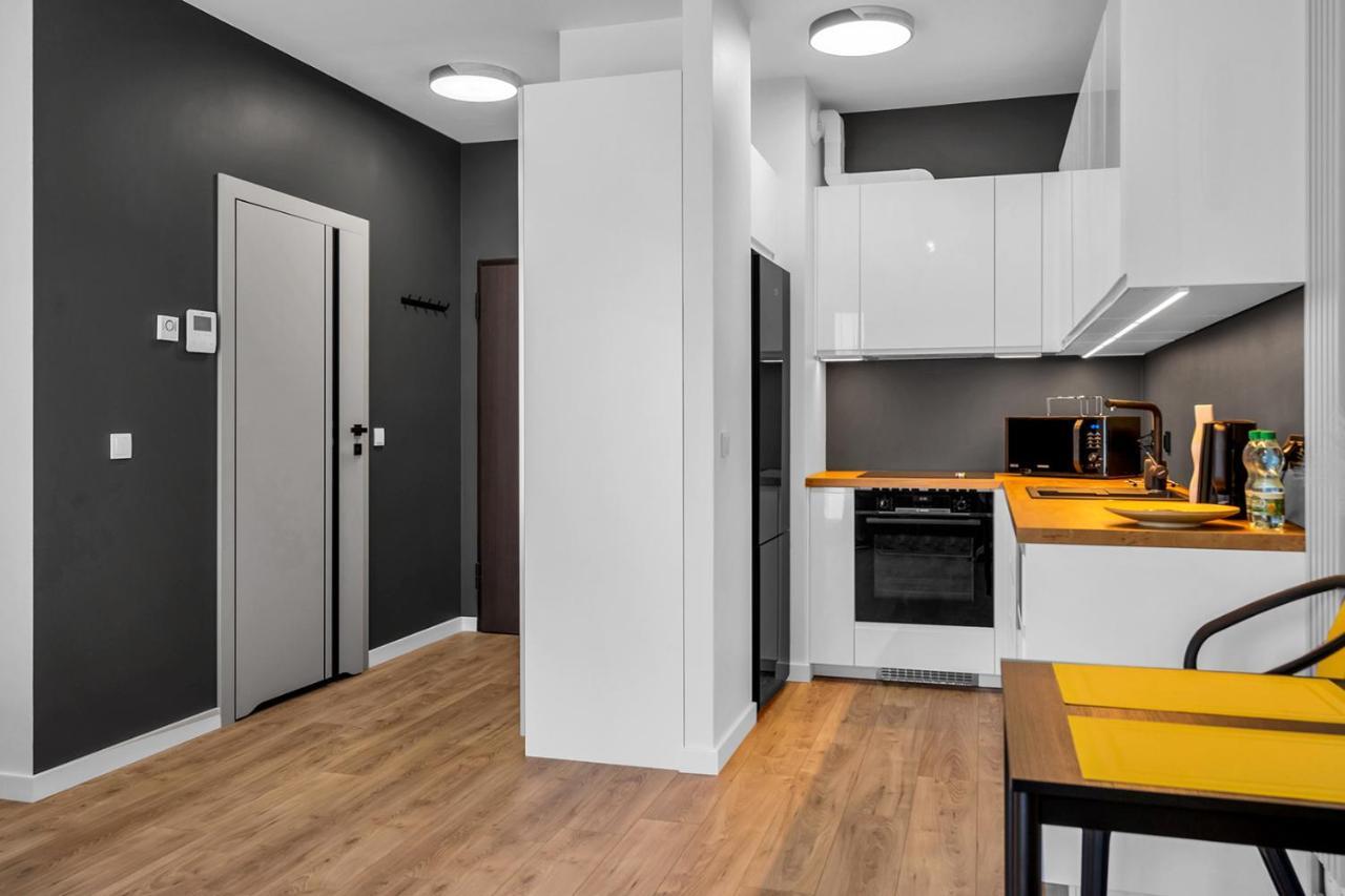 Lotnisko Chopina Modern Studio Warsaw Exterior photo